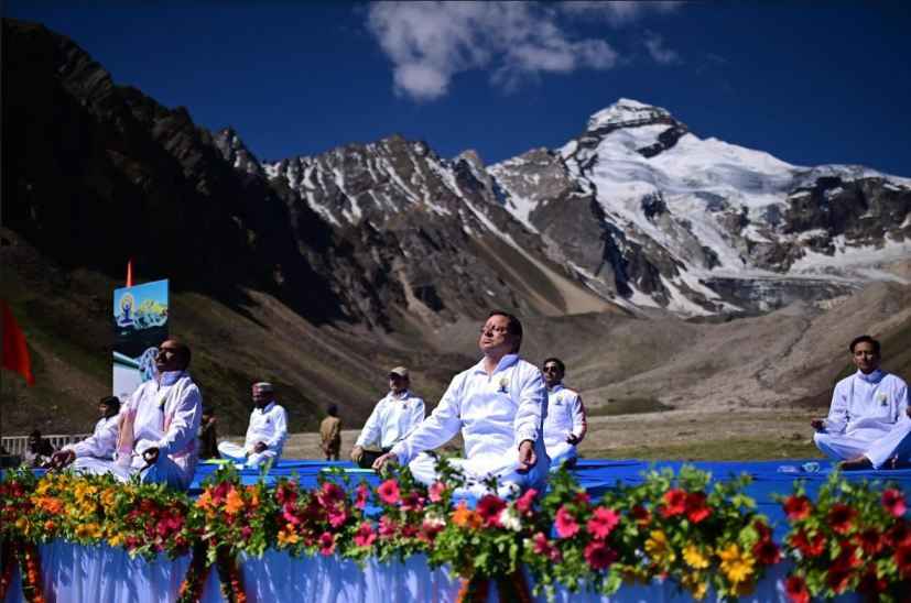 आदि कैलाश में योग कर पूरे विश्व के शिवभक्तों को आदि कैलाश दर्शन का निमंत्रण दिया CM धामी ने
