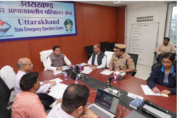 CM धामी ने आईटी पार्क स्थित उत्तराखंड राज्य आपदा परिचालन केंद्र पहुँचकर राज्य के विभिन्न क्षेत्रों में हो रही बारिश की जानकारी ली