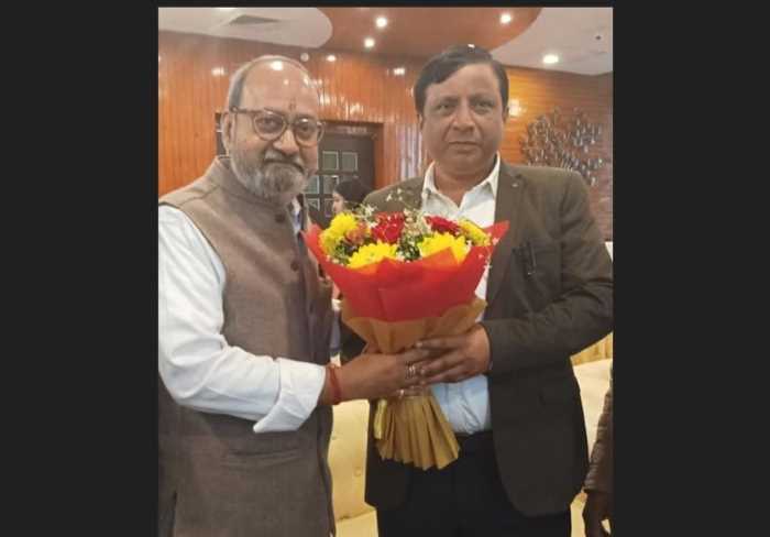 पब्लिक रिलेशन सोसाइटी ऑफ इंडिया के राष्ट्रीय अध्यक्ष डॉ अजीत पाठक ने सूचना महानिदेशक बंसीधर तिवारी से शिष्टाचार भेंट की…