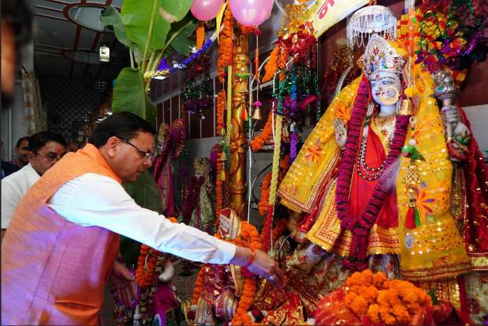 CM धामी ने धर्मपुर स्थित हनुमान मंदिर में  पूजा – अर्चना कर प्रदेश की खुशहाली और प्रदेशवासियों की सुख – समृद्धि की कामना की