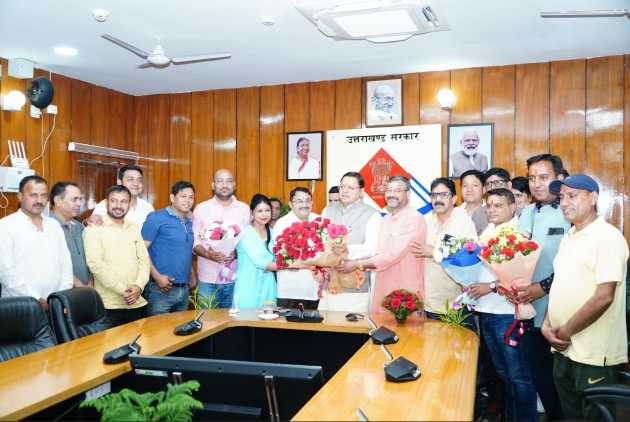 CM धामी से विधायक, मेयर देहरादून और पार्षदगणों ने मियांवाला का नाम जनभावनाओं के अनुरूप रामजीवाला किए जाने पर मुख्यमंत्री का आभार व्यक्त किया