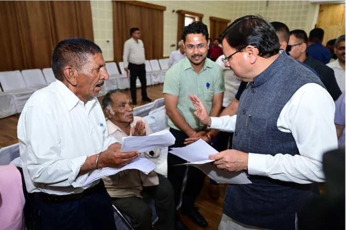 मुख्यमंत्री ने सुनी प्रदेश भर से आये लोगो की समस्यायें, संबंधित अधिकारियों को यथा शीघ्र समाधान के दिए निर्देश