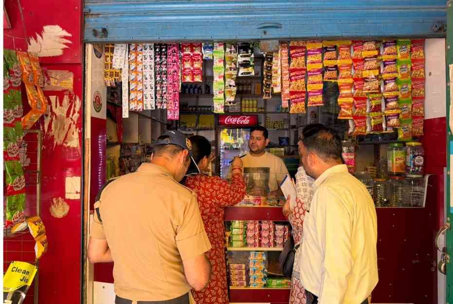शैक्षणिक संस्थानों के नज़दीक  तंबाकू बेचने वालों पर कार्रवाई, चालान व अर्थदंड वसूला