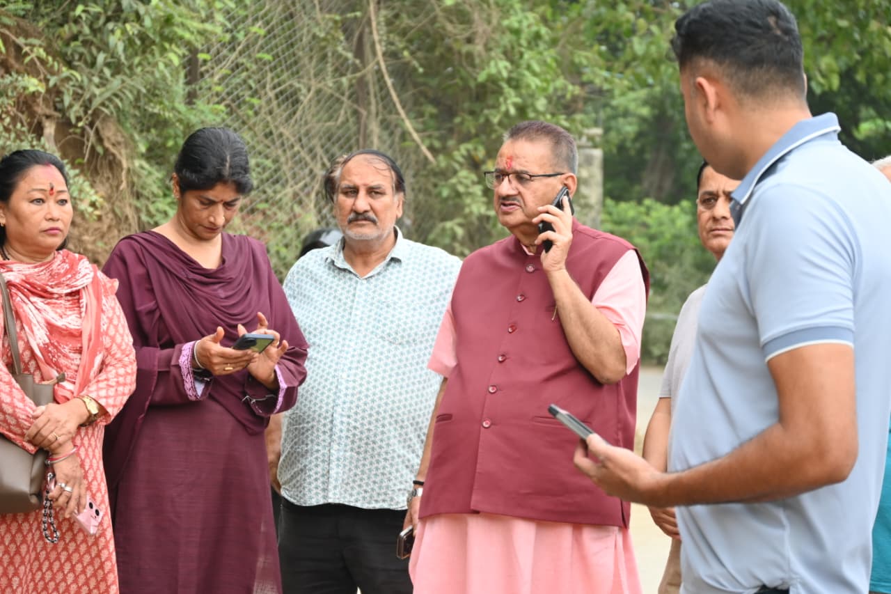 बरसात में जनसुरक्षा सर्वोपरि, सुरक्षात्मक कार्यों में तेजी लाई जाए : कैबिनेट मंत्री गणेश जोशी