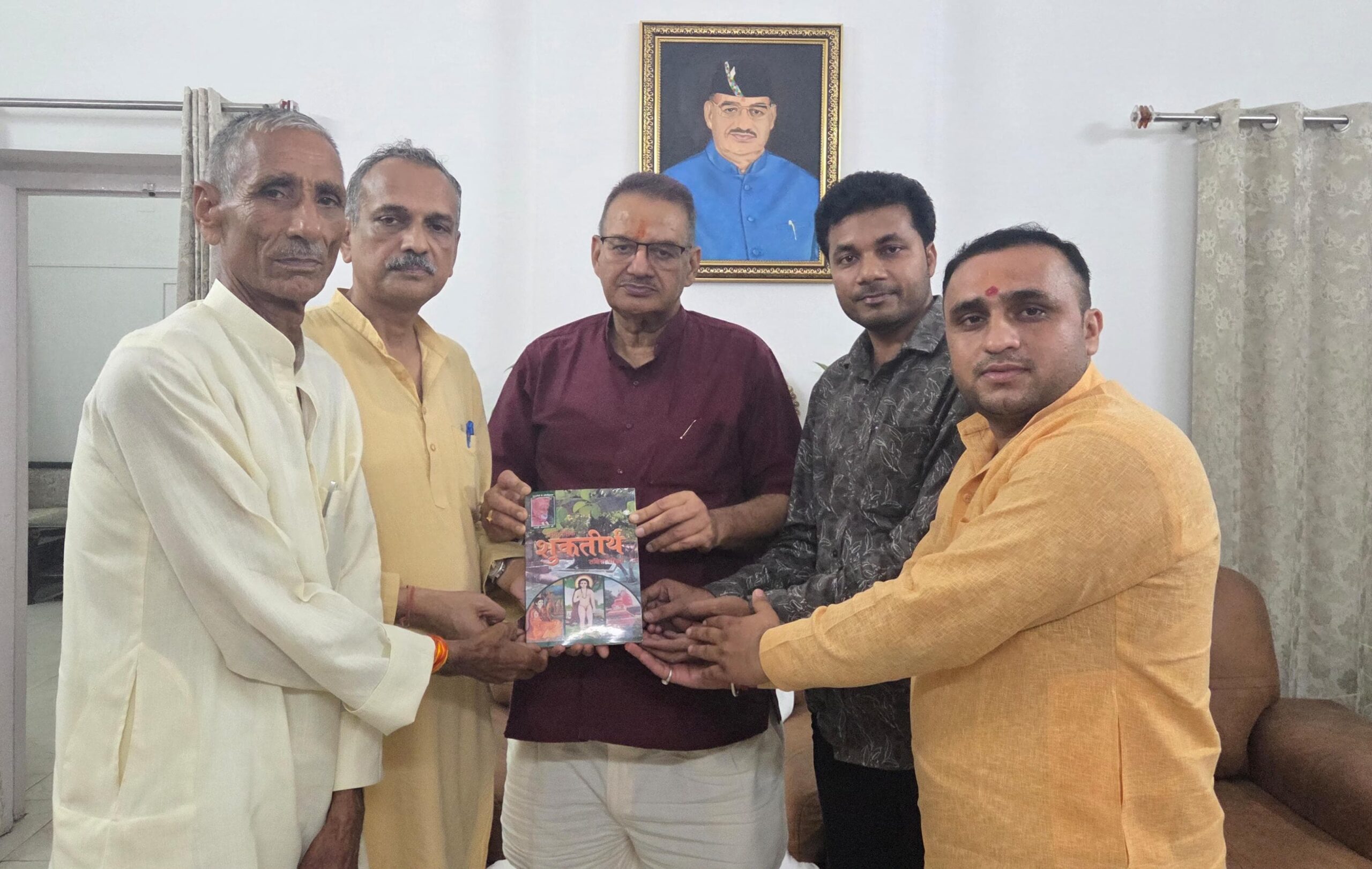 कैबिनेट मंत्री गणेश जोशी से भेंट करते शुकदेव आश्रम स्वामी कल्याणदेव सेवा ट्रस्ट पदाधिकारीगण
