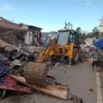 मसूरी के रॉक स्टोन पर चला एमडीडीए का बुलडोजर, अपर माल रोड पर अनाधिकृत निर्माण ध्वस्त
