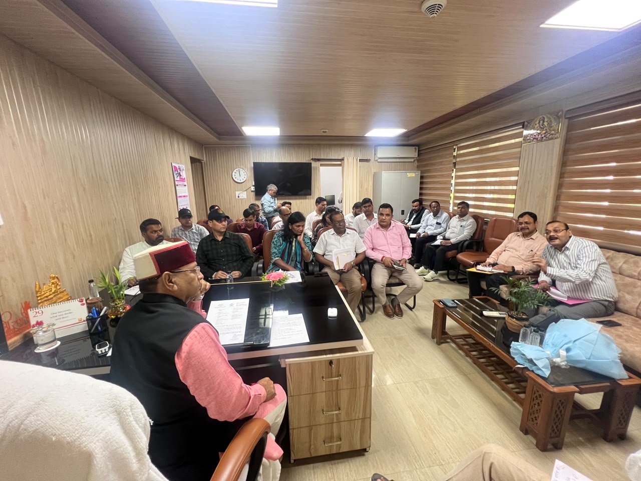15 दिन में सफाई व्यवस्था दुरुस्त करने के निर्देश, 15 अक्टूबर तक सड़कों को गड्ढामुक्त करने को कहा